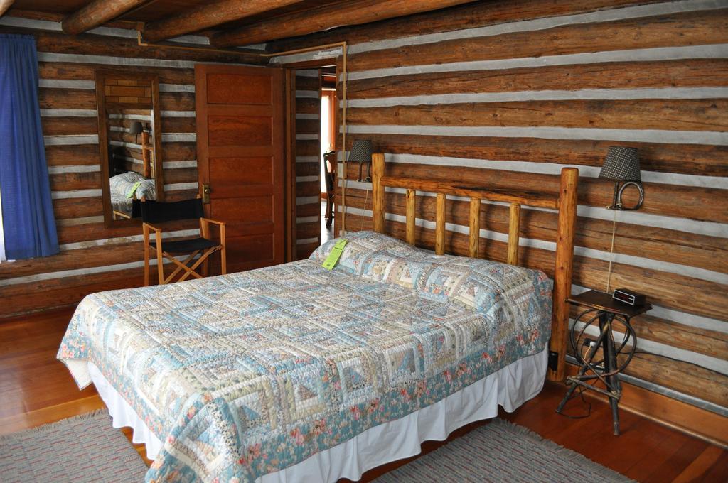 320 Guest Ranch Villa Gallatin Gateway Room photo